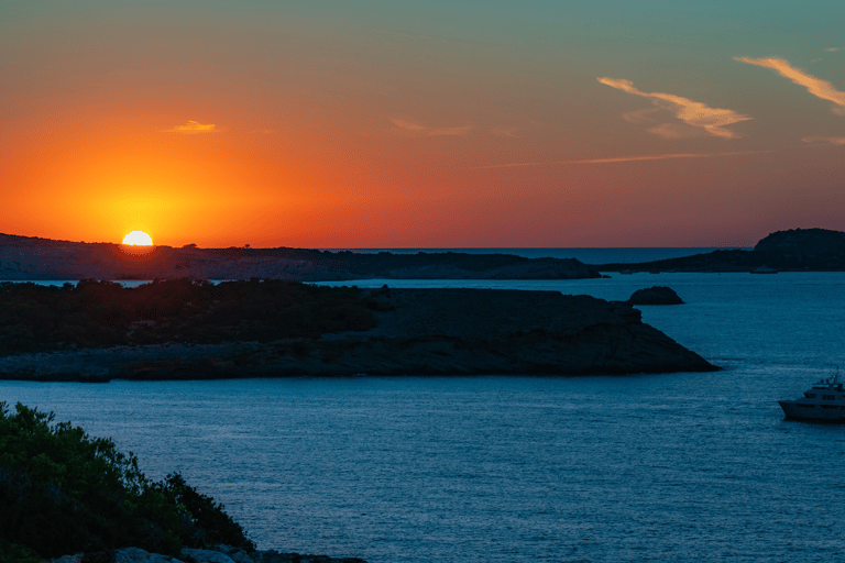 Ibiza: Sunset Boat Tour with Water Sports, Open Bar & Tapas