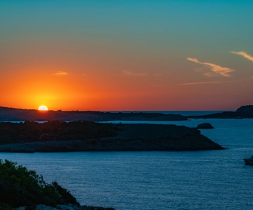 Ibiza: Sunset Boat Tour with Water Sports, Open Bar & Tapas