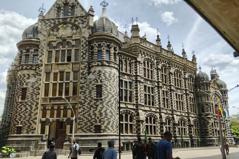 Medellín: Cultural Tour with Lunch and Commune 13