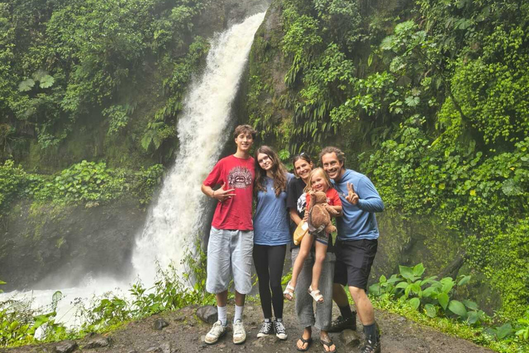 San José: La Paz Waterfalls & Cloud Forest Guided Tour La Paz Waterfall Gardens Tour & Transfer. WITHOUT LUNCH