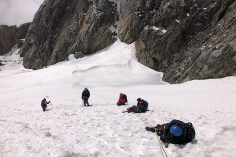 Uganda: Rwenzori Mountains Trekking Tour