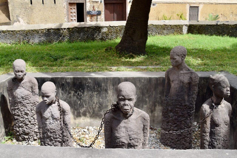 Zanzibar: Passeio a pé privado pela Cidade de PedraPasseio privado com transporte do hotel para qualquer lugar em Zanzibar.