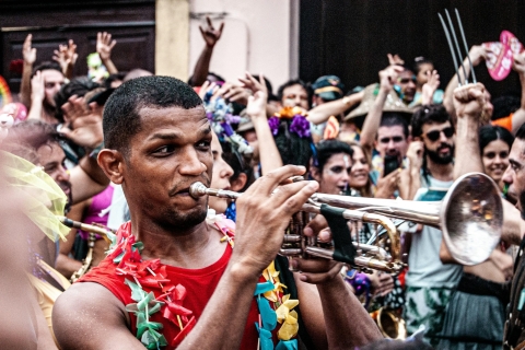 Karneval in Barranquilla: Parade mit dem kolumbianischen Fußballverband