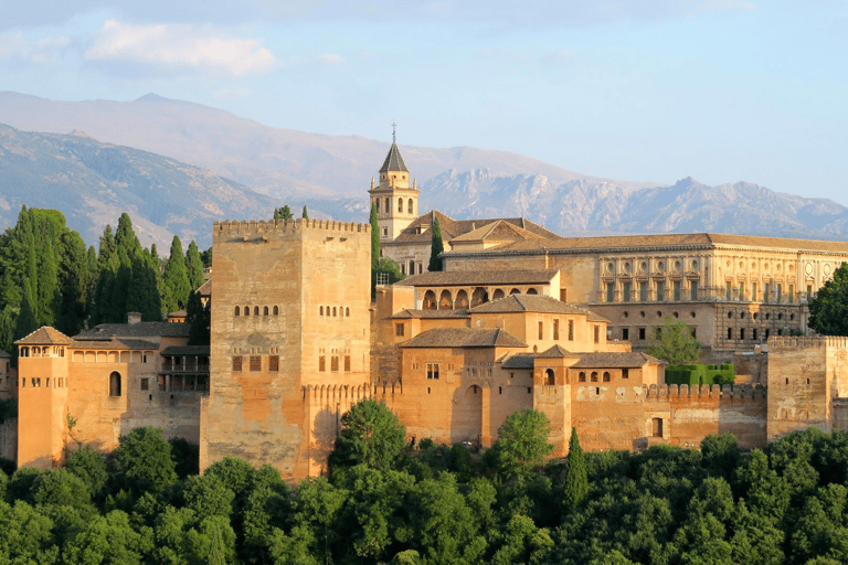 Visite privée à pied de Grenade – Sites incontournables et trésors cachésVisite guidée de Grenade à pied de 2 heures