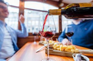 Amsterdam: Luxus-Käse & Wein-Kreuzfahrt mit unbegrenzten Getränken