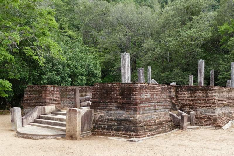 Dimbulagala Eco Trekking and Village Tour From Polonnaruwa