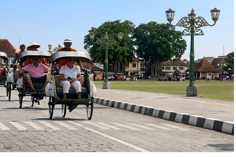Yogyakarta: Becak Tour with Batik Workshop & Palace Visit - Image 2