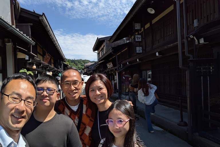 Tour di un giorno a Takayama, Shirakawa-go e KanazawaTakayama, Shirakawa-go &amp; Kanazawa Full-Day Tour