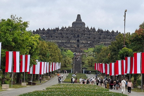 Yogyakarta: Borobudur Sunrise & Prambanan Tour