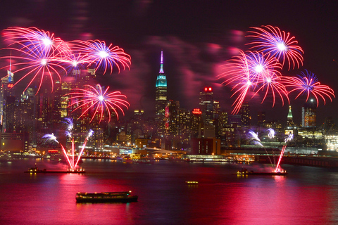 Circle Line: NYC New Year's Eve Fireworks Party Cruise (21+)