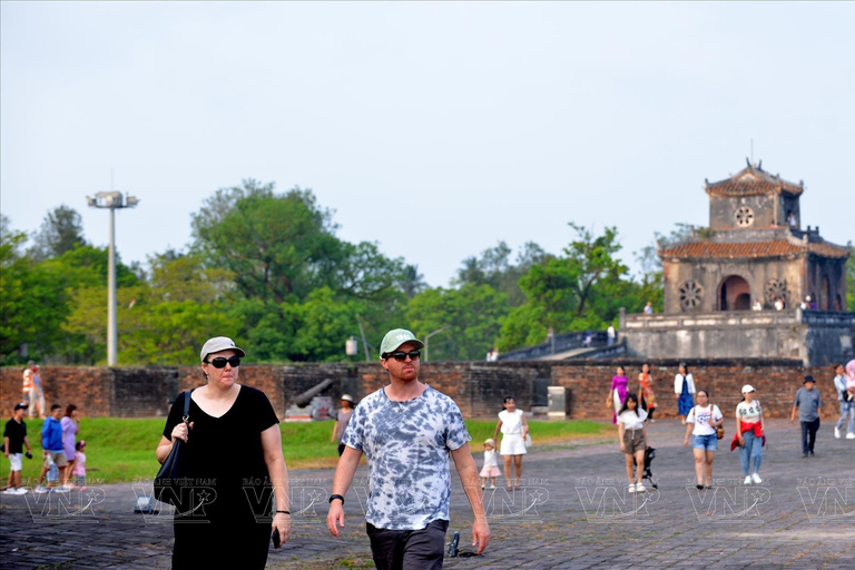 De Da Nang/Hoi An: Excursão de luxo pela cidade de Hue com o passe turístico Hai VanTour com taxas de entrada