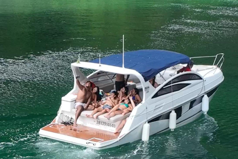 Rio de Janeiro: Boat Tour of Barra, Amores, and Islands Beaches Rio de Janeiro: Boat Tour along Barra Beach, Amores Beach, and the Islands