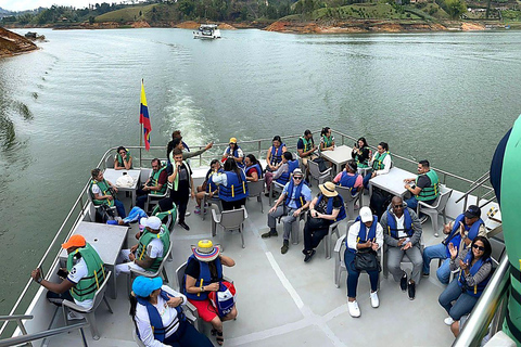 Guatapé: Boat Tour, Peñol Rock & Colorful Town with Meals