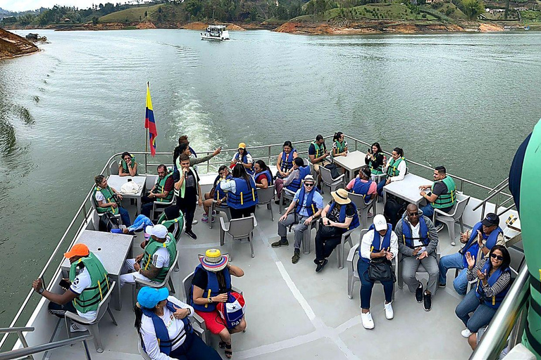 Guatapé: Boat Tour, Peñol Rock & Colorful Town with Meals