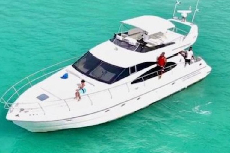 Negril: Private VIP Yacht Charter with Open Bar and Snacks