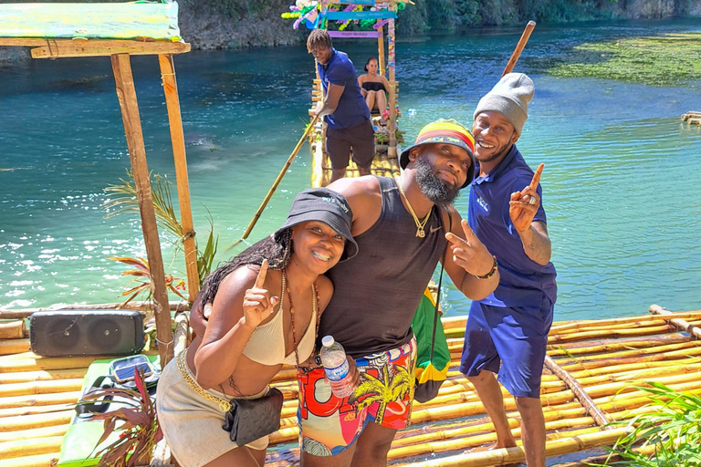 Montego Bay: Bamboo Rafting with Limestone Massage & Shoping