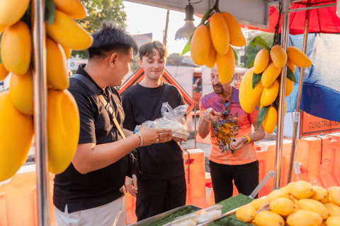 Chiang Mai: Evening Sightseeing and Local Food Guided Tour Group Tour