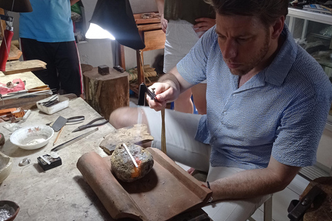 Kotagede: Doświadczenie tworzenia srebra z lokalnym złotnikiem