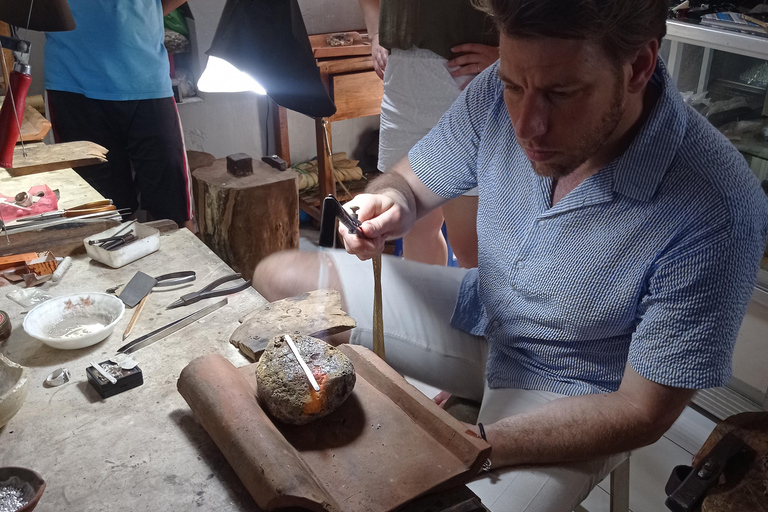 Kotagede: Doświadczenie tworzenia srebra z lokalnym złotnikiem