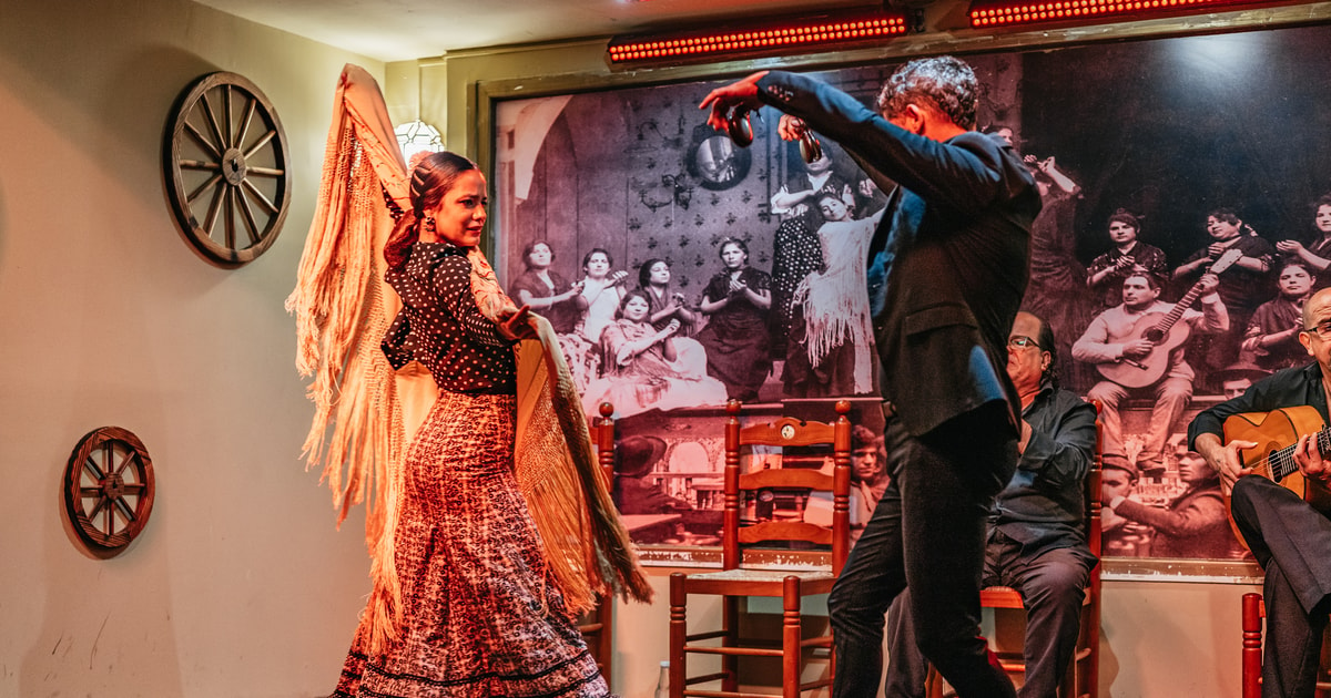 Seville: Flamenco Show with Andalusian Dinner at La Cantaora