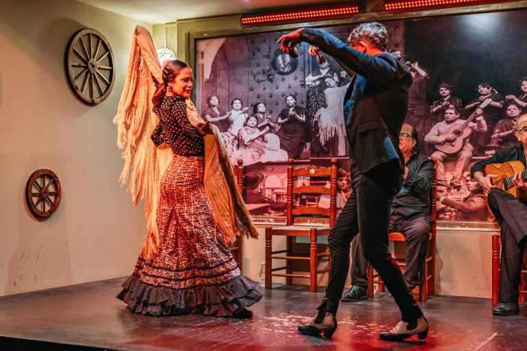 Sevilla: espectáculo de flamenco con cena andaluza opcionalEspectáculo de flamenco con cena de tapas