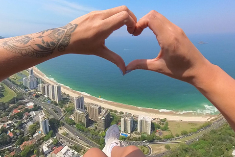 Paragliding flight with the most beautiful view of Rio de Janeiro Paragliding with the most beautiful view of Rio de Janeiro