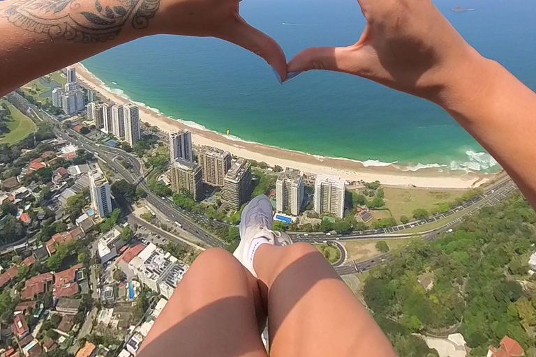 Paragliding flight with the most beautiful view of Rio de Janeiro Paragliding with the most beautiful view of Rio de Janeiro