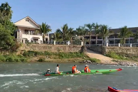 Vang vieng: Longtail boat&Paragliding & hotel pick-up
