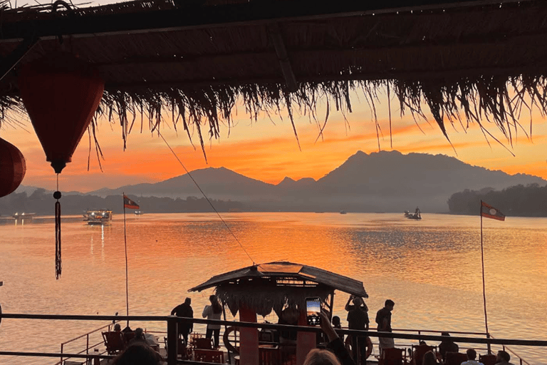 Luang Prabang: Mekong River Sunset Cruise with Snacks