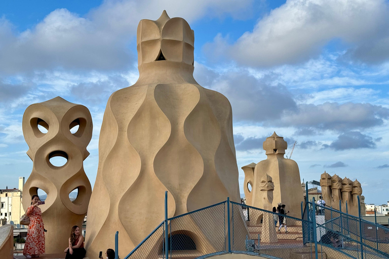 Barcelona: Sagrada Familia, La Pedrera &amp; Cava ProeverijPrivétour Sagrada Familia en Casa Milà met Cava