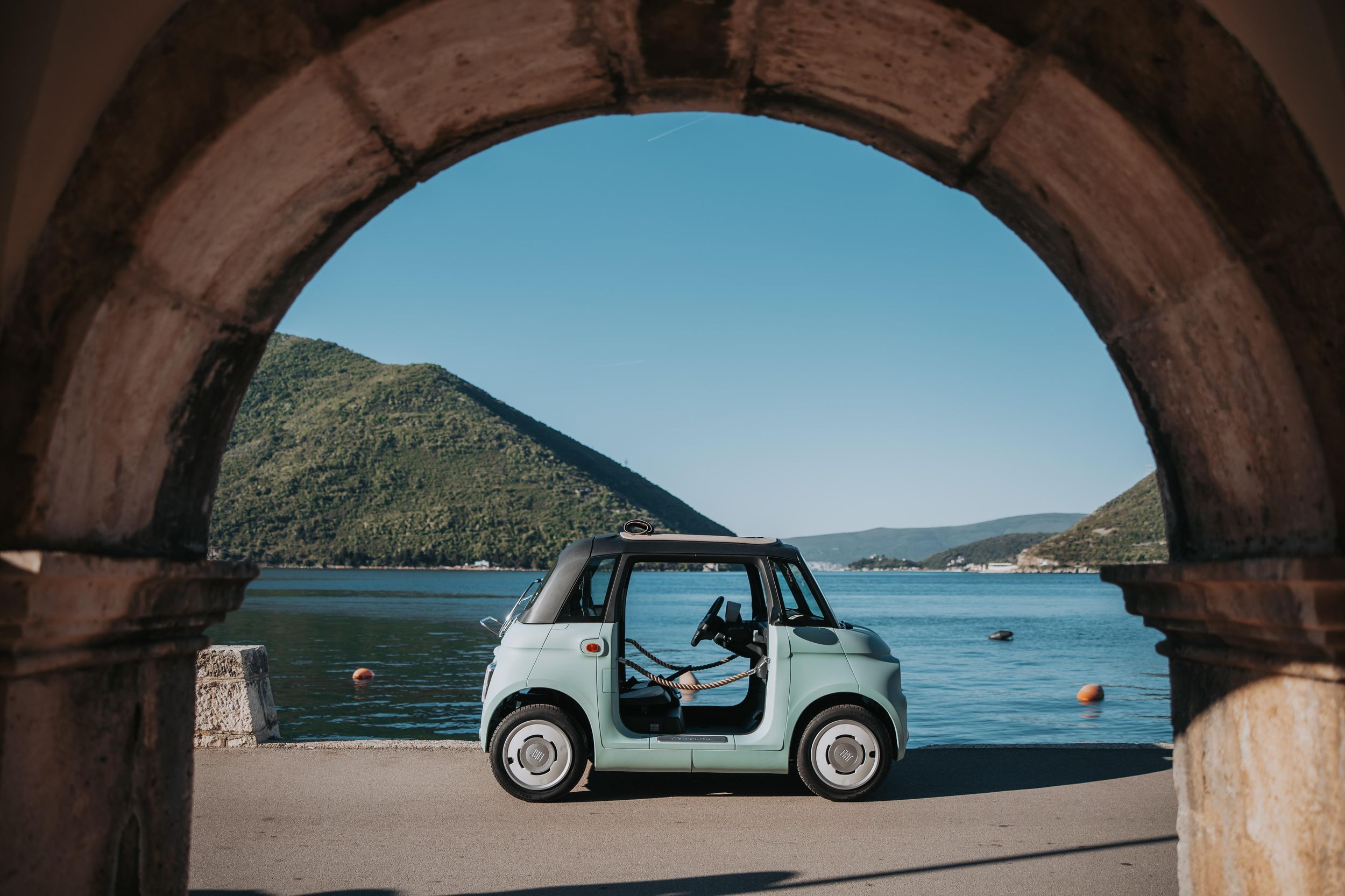 Kotor: Tour mit dem E-Auto durch die Bucht von Kotor und nach Perast