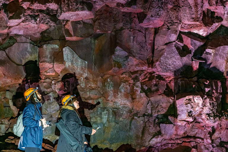 IJsland: kleine groepstour naar Lava CaveTour met trefpunt bij Raufarholshellir Cave