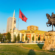 Entdecke Tirana Mit Einem Ortskundigen Guide Getyourguide