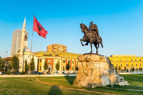 WYCIECZKA PIESZA TIRANAWYCIECZKA PIESZA PO TIRANIE