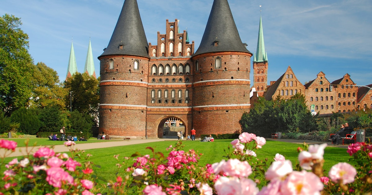 Private Tour durch das Holstentor-Museum und die historische Altstadt ...