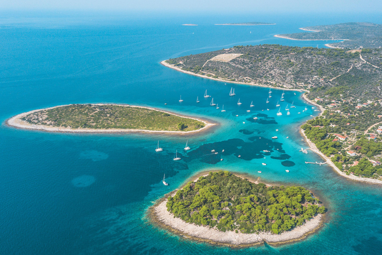From Trogir: Three Island Boat Tour with Blue Lagoon & Lunch