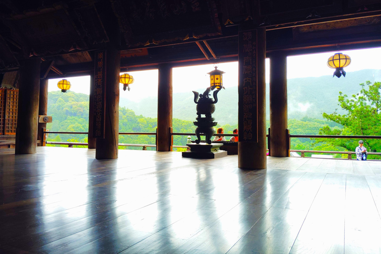 Nara: Entdecke die riesige Kannon-Statue und den Tempel am Steilhang von HasederaNara: Entdecke die riesige Kannon-Statue und den Tempel am Steilhang in Hasedera