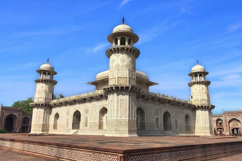 Sla vanuit Delhi Taj Mahal het toegangsticket in de rij over