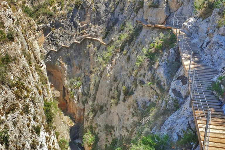 Passarela suspensa de Relleu e Sabores Autênticos da Vila com transfersPassarela suspensa de Relleu e Sabores Autênticos da Aldeia com transporte