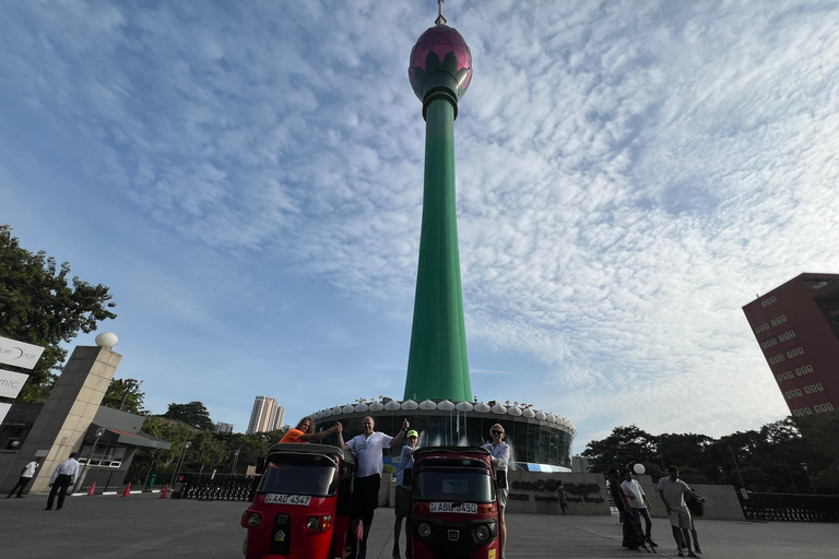 Colombo: Private City Escape Tour in Tuk Tuk with Guide
