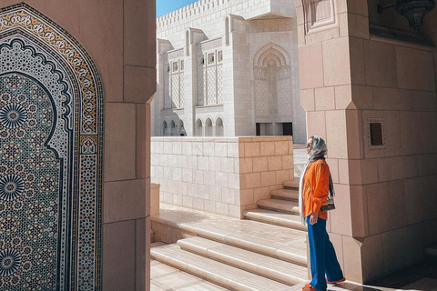 Muscat: Only Girls Private Muscat City Tour With local woman