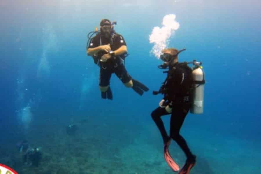 Honolulu: Entdecke das Tauchen mit Ausrüstung. Foto: GetYourGuide