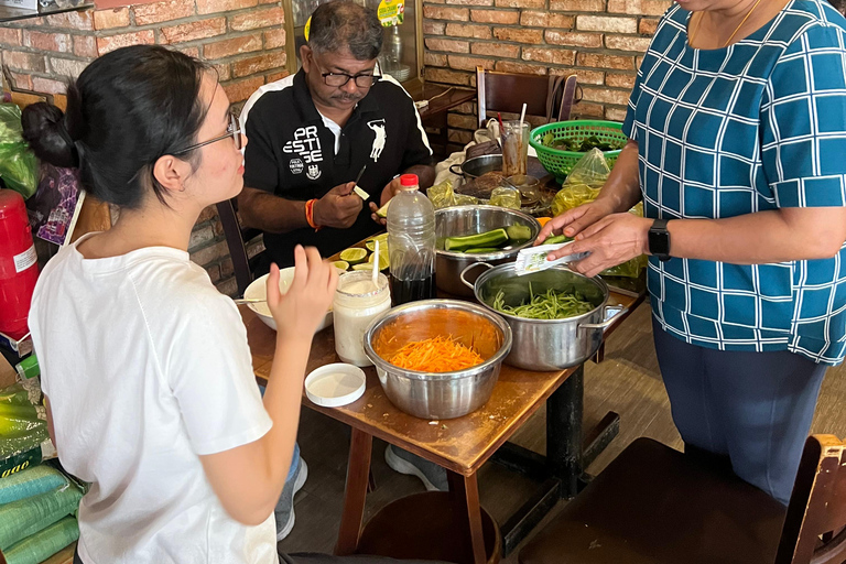 Privétour met kookles en vrouwelijke gids in Ho Chi Minh