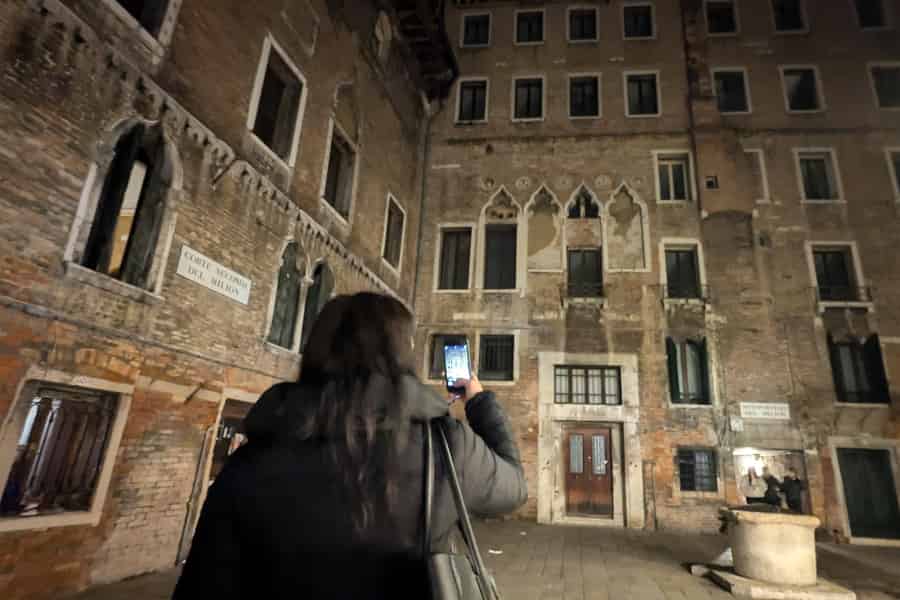 Venedig: Geister, Verbrechen & Legenden – Tour bei Sonnenuntergang mit Spritz. Foto: GetYourGuide Venedig: Geister, Verbrechen & Legenden – Tour bei Sonnenuntergang mit Spritz. Foto: GetYourGuide