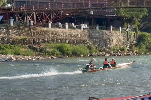 Vang vieng: Longtail boat&Paragliding & hotel pick-up