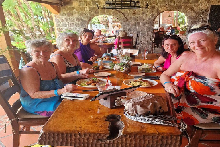 St. Kitts: Palm Court Pool with Jacuzzi Access