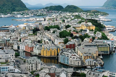 Ålesund on foot: Art Nouveau and maritime charm