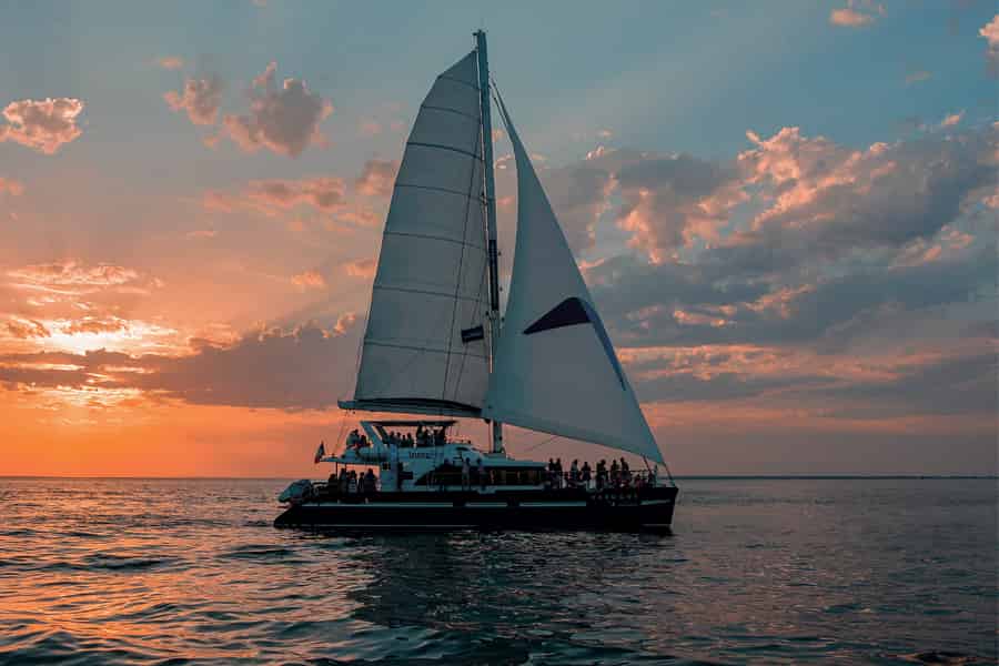 La Rochelle : Katamaranfahrt bei Sonnenuntergang (2h00). Foto: GetYourGuide