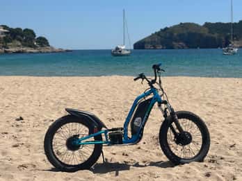 Cala Montgó, L'Escala: Paseo guiado en patinete eléctrico todoterreno