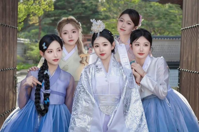 Royal Hanbok Dress-Up & Professional Photoshoot Experience